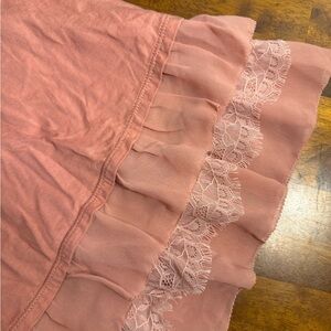 Lori Goldstein pink shirt